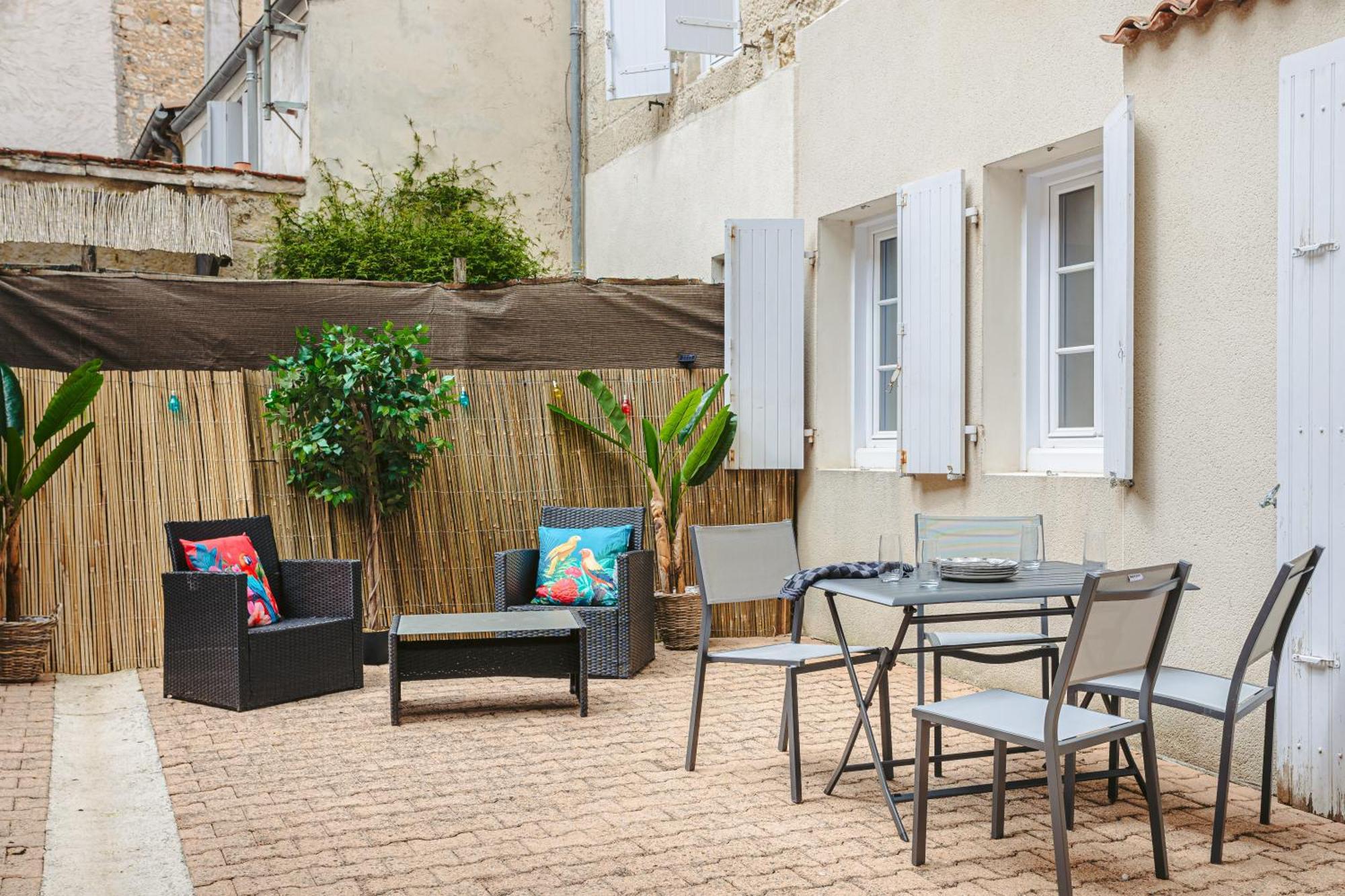 Olympia - Terrasse - Parking Gratuit - Centre Ville - Rez De Chaussee - Fibre Tv 4K Saintes Esterno foto